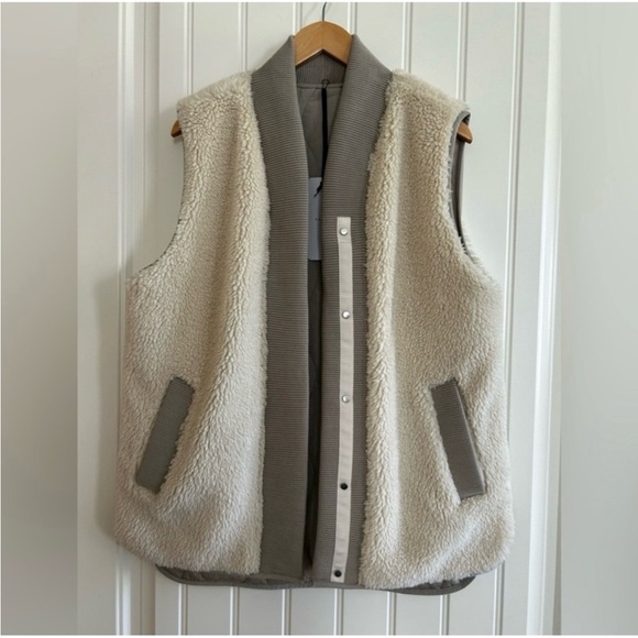 Varley Jackets & Blazers - Varley Covey Reversible Quilt Gilet VEST
NWT